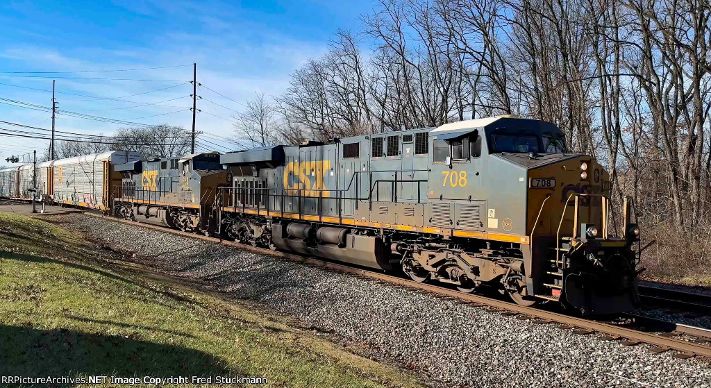 CSX 708 leads I018.